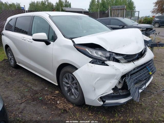 2023 TOYOTA SIENNA LE 1