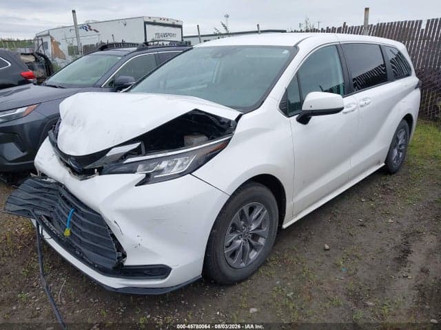 2023 TOYOTA SIENNA LE 2