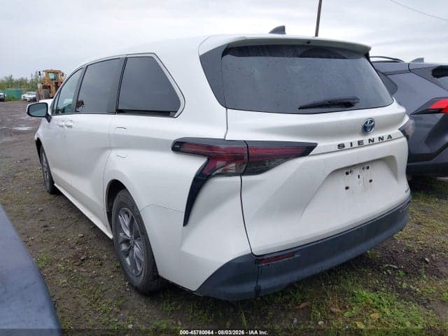 2023 TOYOTA SIENNA LE 3