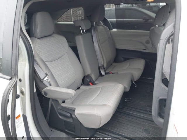 2023 TOYOTA SIENNA LE 8