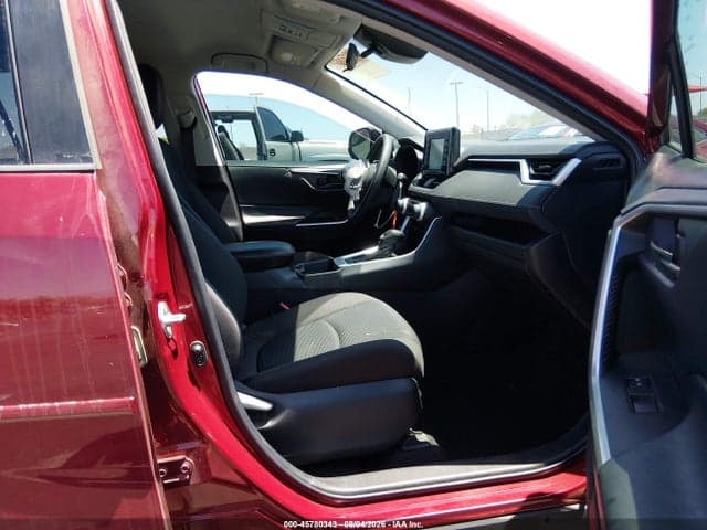 2020 TOYOTA RAV4 LE 5
