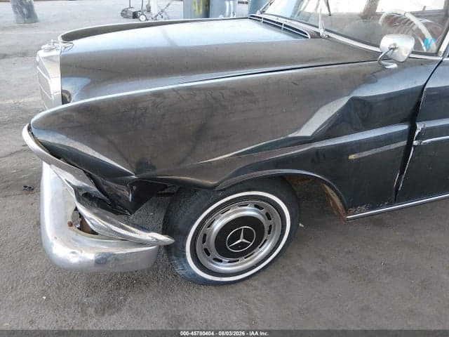 1961 BENZ 220S 12