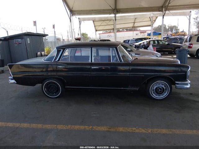 1961 BENZ 220S 15