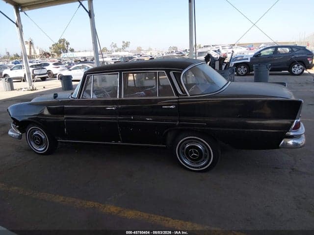 1961 BENZ 220S 16