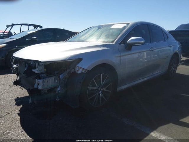 2021 TOYOTA CAMRY XLE 2