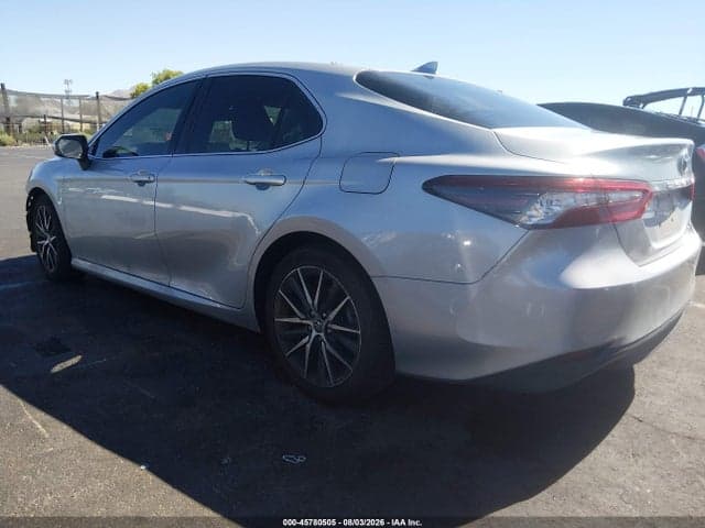 2021 TOYOTA CAMRY XLE 3