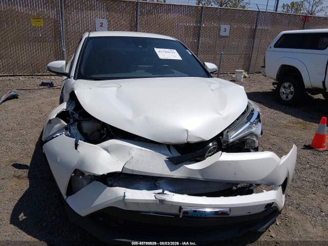 2019 TOYOTA C-HR XLE 12