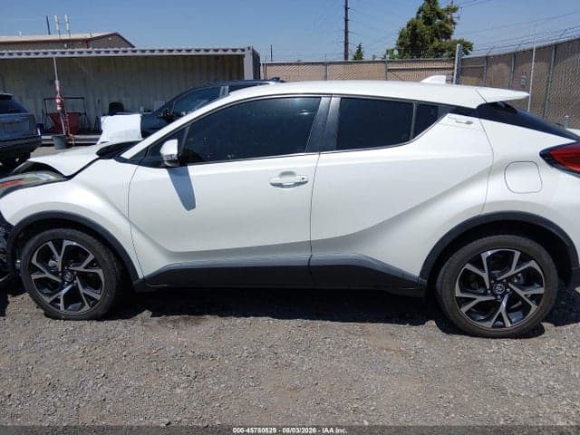 2019 TOYOTA C-HR XLE 14