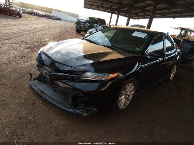2018 TOYOTA CAMRY LE 2