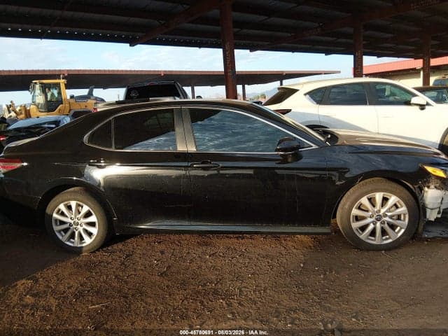 2018 TOYOTA CAMRY LE 14