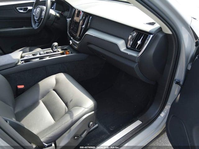 2025 VOLVO XC60 B5 CORE 5