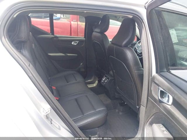 2019 VOLVO XC40 T5 MOMENTUM 8