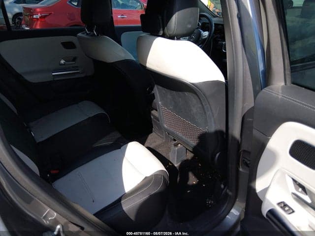 2021 MERCEDES-BENZ GLA 250 4MATIC 8