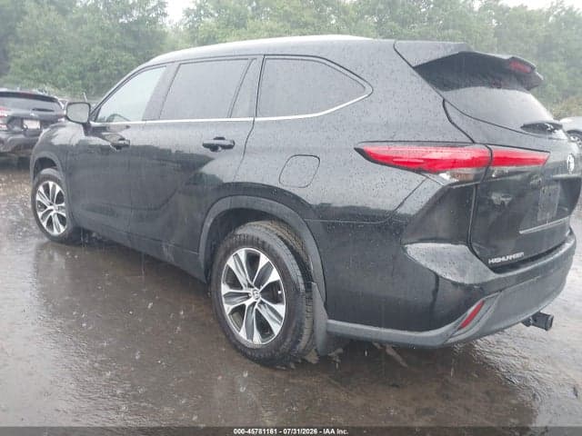 2021 TOYOTA HIGHLANDER XLE 3