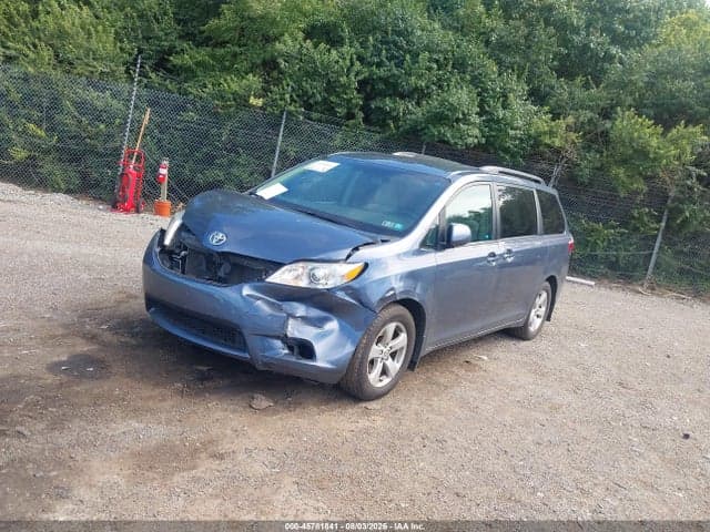 2017 TOYOTA SIENNA LE 8 PASSENGER 2