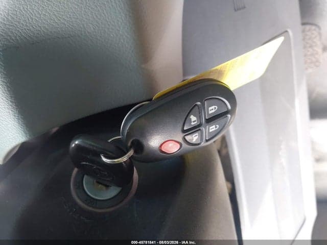 2017 TOYOTA SIENNA LE 8 PASSENGER 11