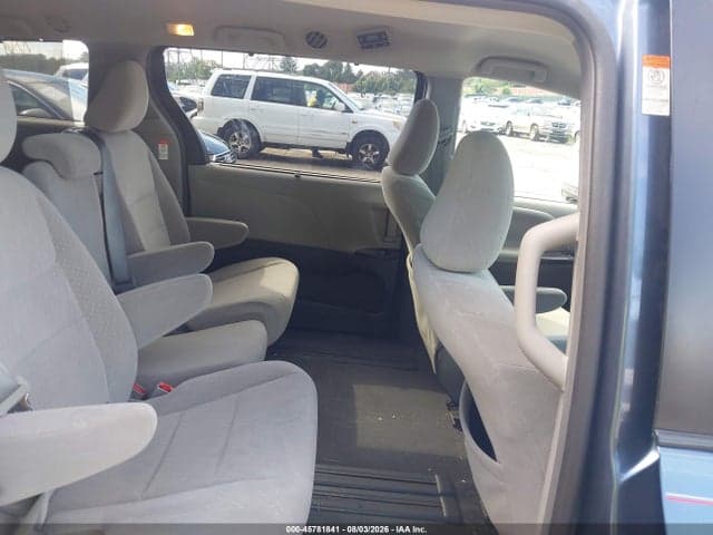 2017 TOYOTA SIENNA LE 8 PASSENGER 8