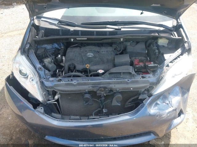 2017 TOYOTA SIENNA LE 8 PASSENGER 10