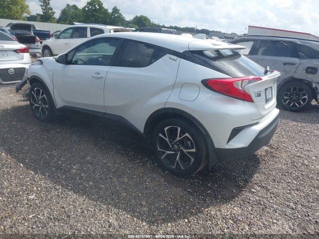2022 TOYOTA C-HR XLE 3