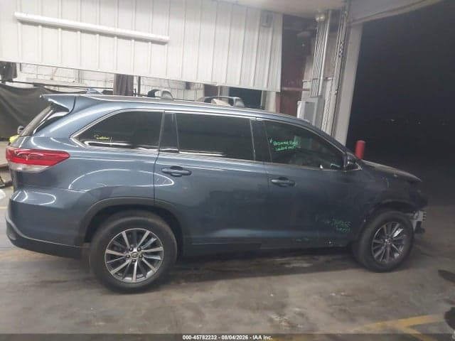 2019 TOYOTA HIGHLANDER XLE 12