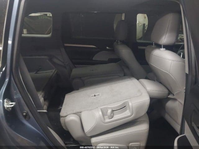 2019 TOYOTA HIGHLANDER XLE 8