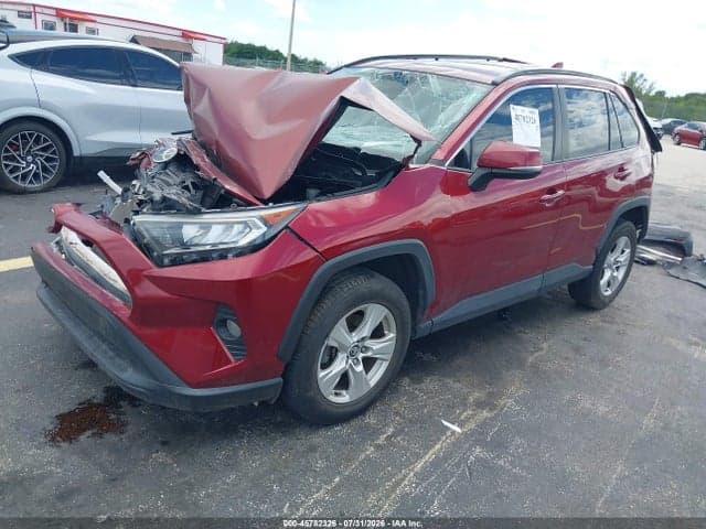 2020 TOYOTA RAV4 XLE 2