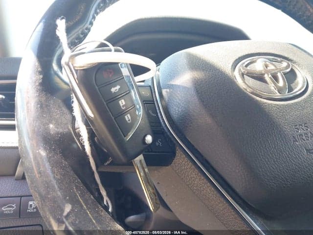 2019 TOYOTA CAMRY SE 11
