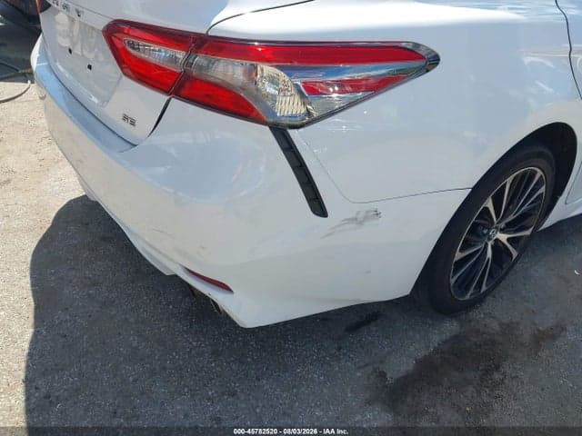 2019 TOYOTA CAMRY SE 17