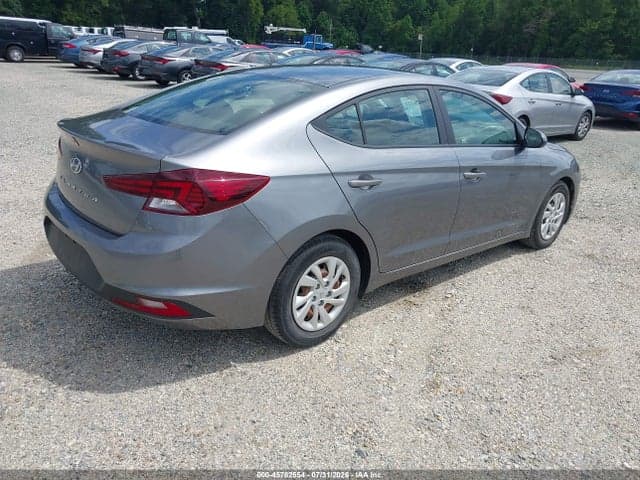 2019 HYUNDAI ELANTRA SE 4