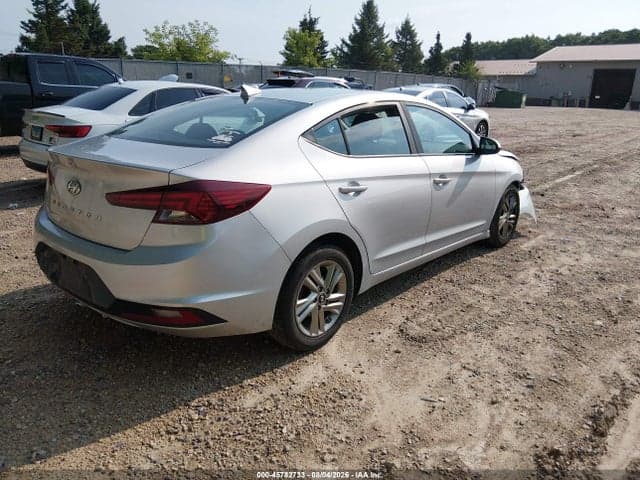 2019 HYUNDAI ELANTRA SEL 4