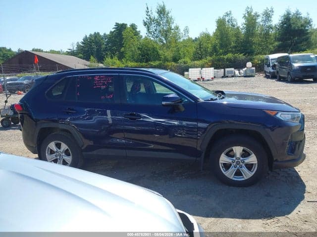 2020 TOYOTA RAV4 XLE 13