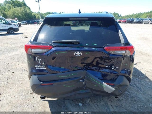2020 TOYOTA RAV4 XLE 16