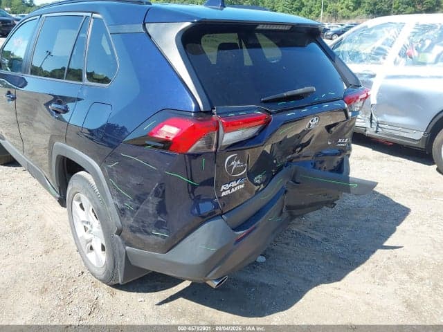 2020 TOYOTA RAV4 XLE 6