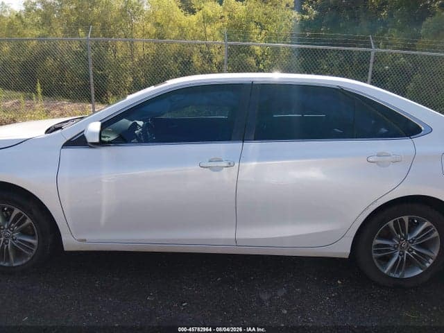 2017 TOYOTA CAMRY SE 14