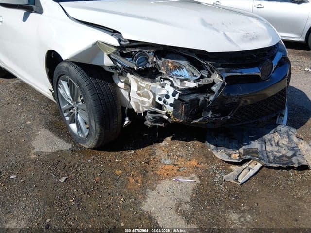 2017 TOYOTA CAMRY SE 18
