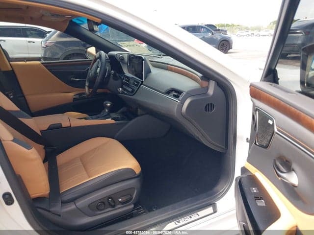 2025 LEXUS ES 300H ULTRA LUXURY 5