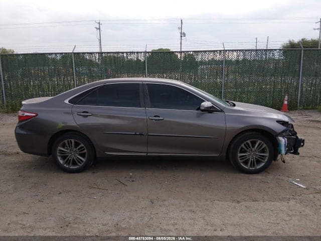 2017 TOYOTA CAMRY SE 14