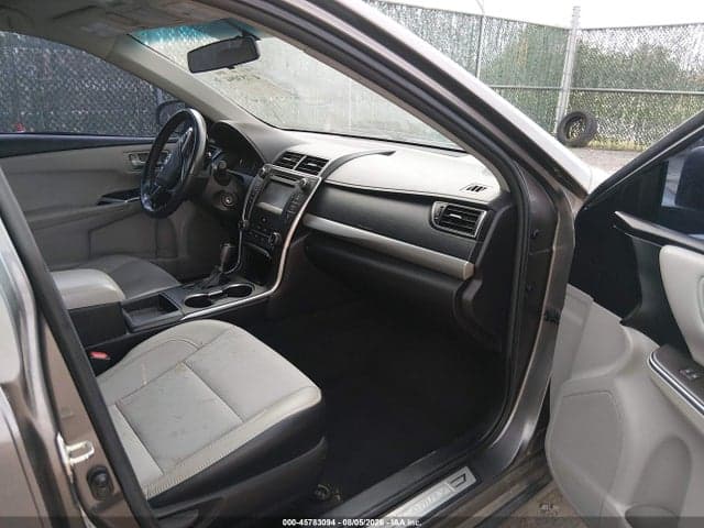 2017 TOYOTA CAMRY SE 5