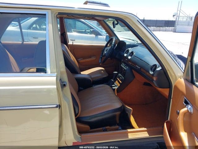 1979 MERCEDES-BENZ 240D SERIES 5