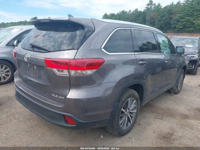 2019 TOYOTA HIGHLANDER XLE 4