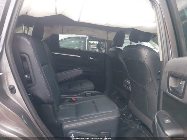 2019 TOYOTA HIGHLANDER XLE 8