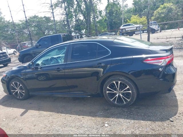 2018 TOYOTA CAMRY SE 14