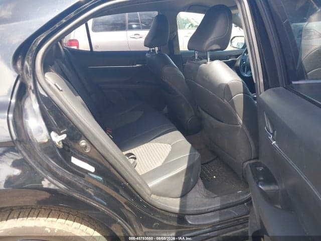 2018 TOYOTA CAMRY SE 8