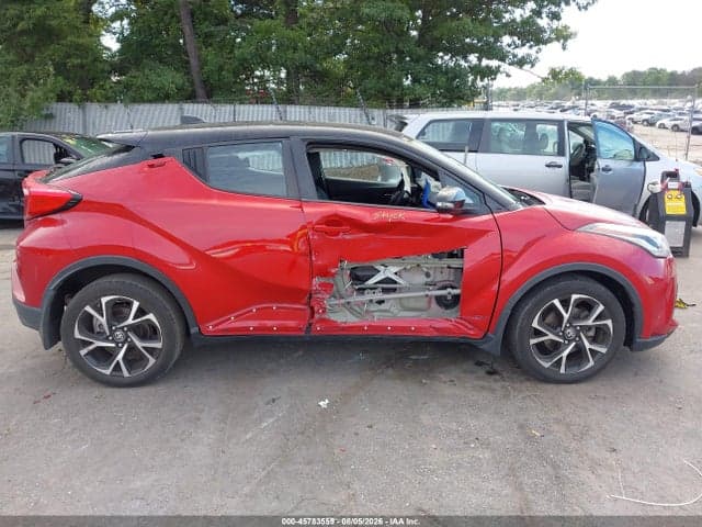 2020 TOYOTA C-HR XLE 13