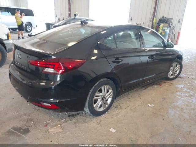 2020 HYUNDAI ELANTRA SEL 4