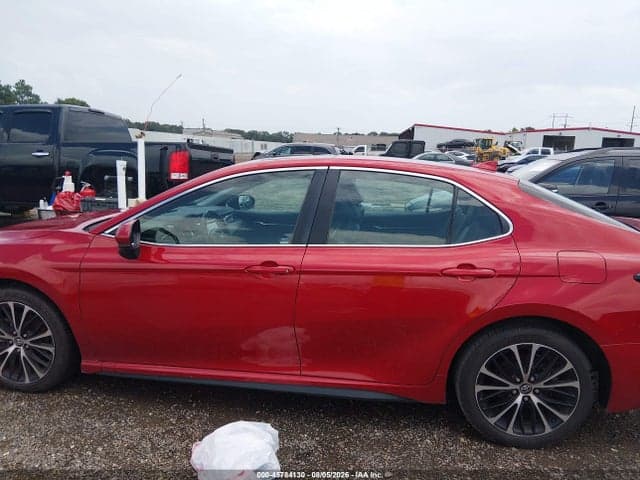 2020 TOYOTA CAMRY SE 14