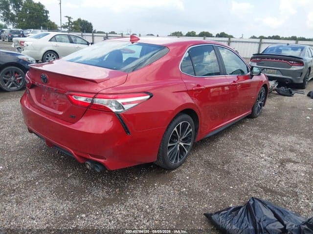 2020 TOYOTA CAMRY SE 4