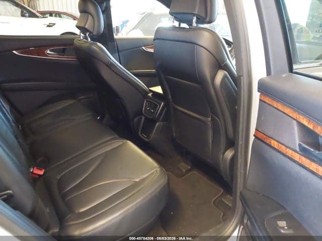2019 LINCOLN NAUTILUS SELECT 8