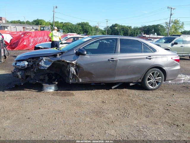2017 TOYOTA CAMRY SE 14