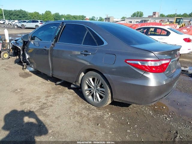 2017 TOYOTA CAMRY SE 3